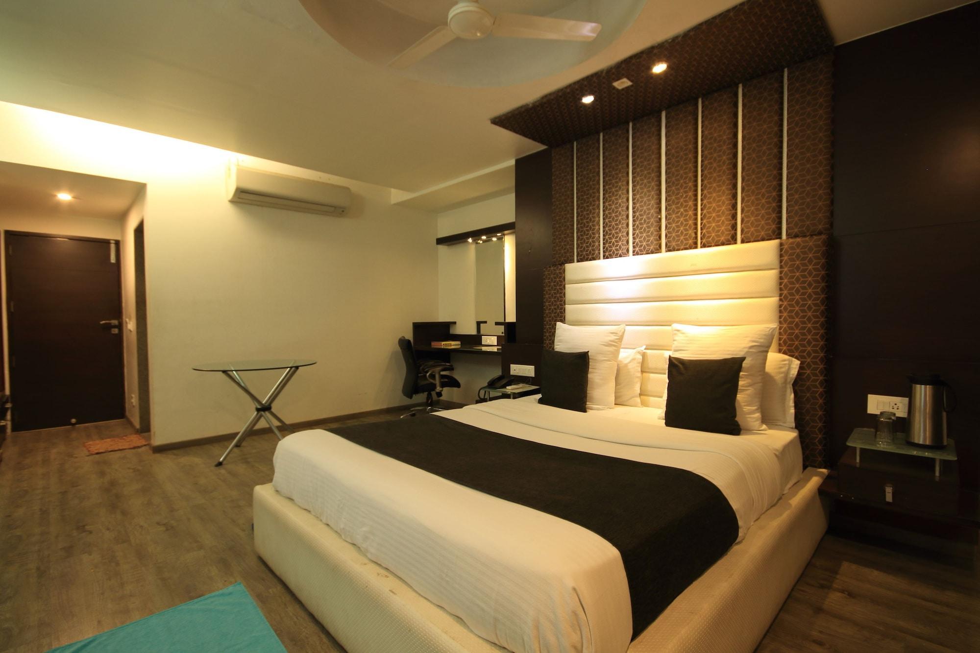 Fabhotel Kadamb Inn Ahmedabad Ngoại thất bức ảnh