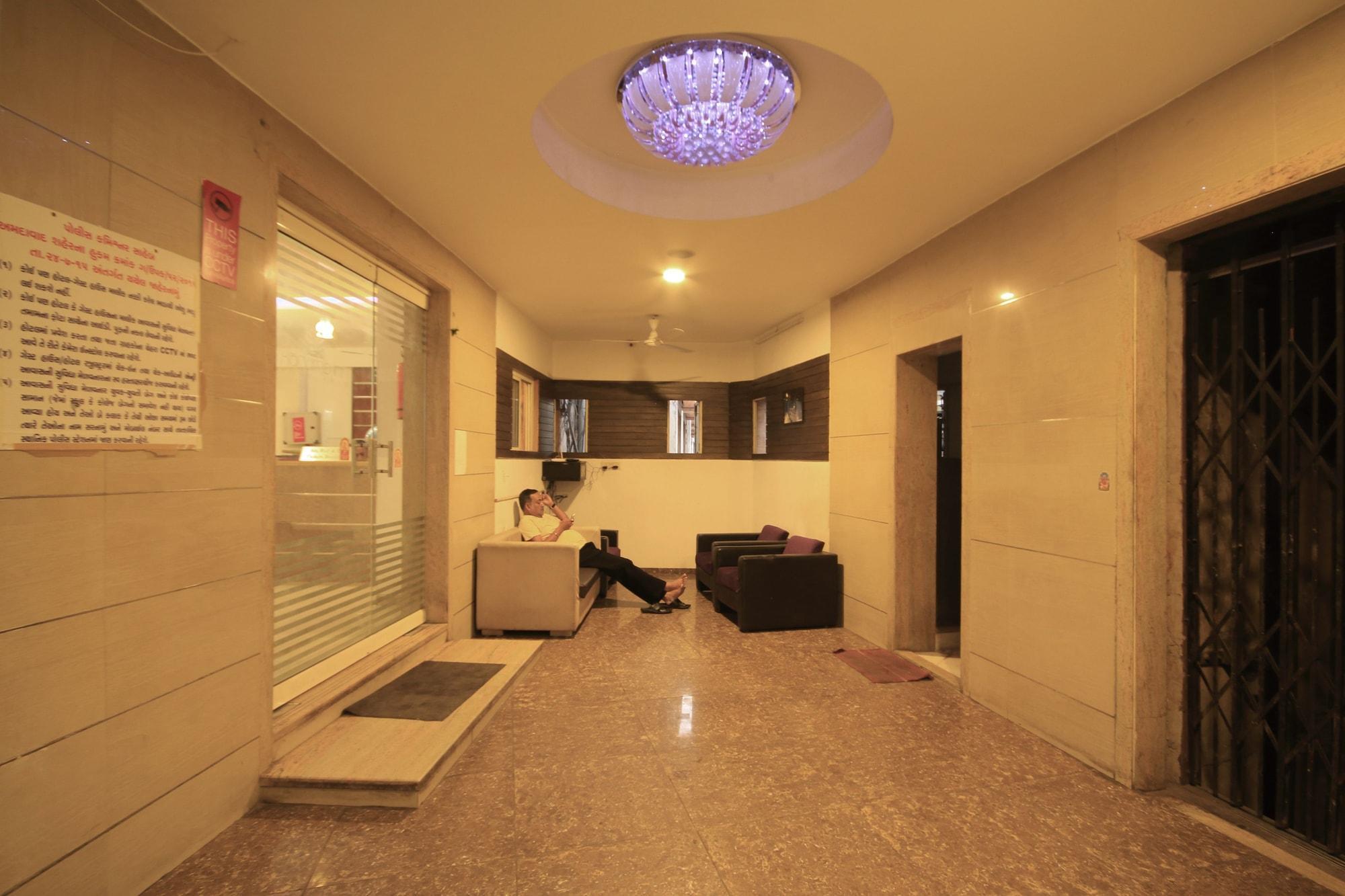 Fabhotel Kadamb Inn Ahmedabad Ngoại thất bức ảnh