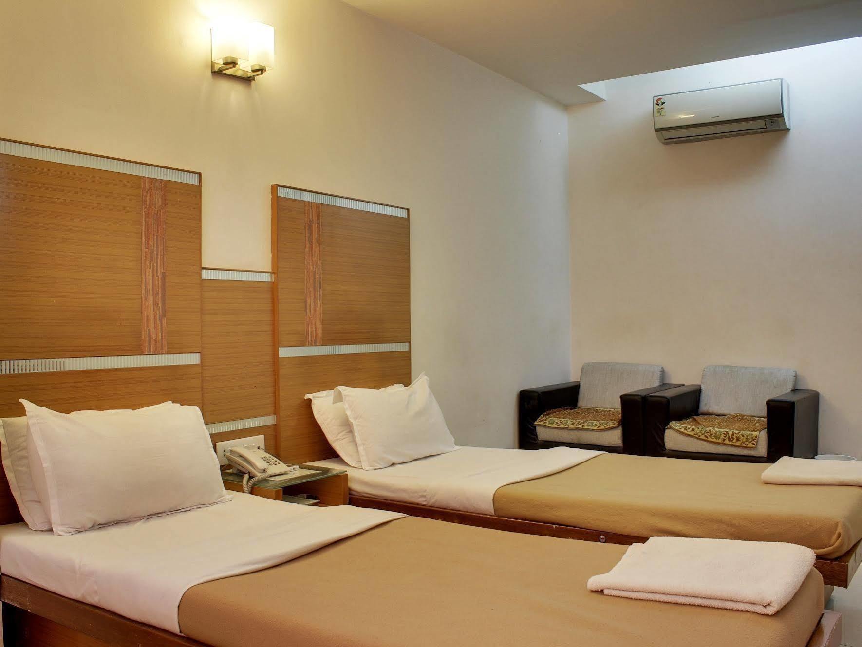Fabhotel Kadamb Inn Ahmedabad Ngoại thất bức ảnh